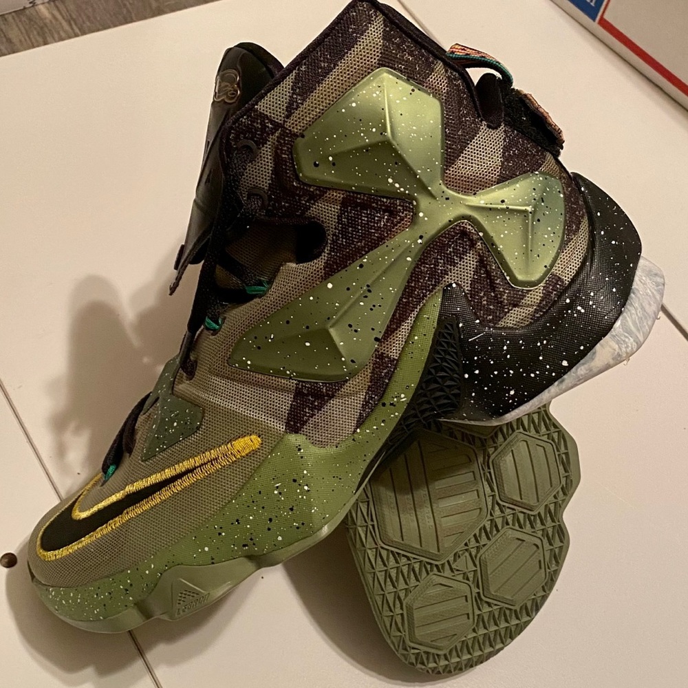 Rare Nike Lebron James XIII Men's Shoes *NWOT
